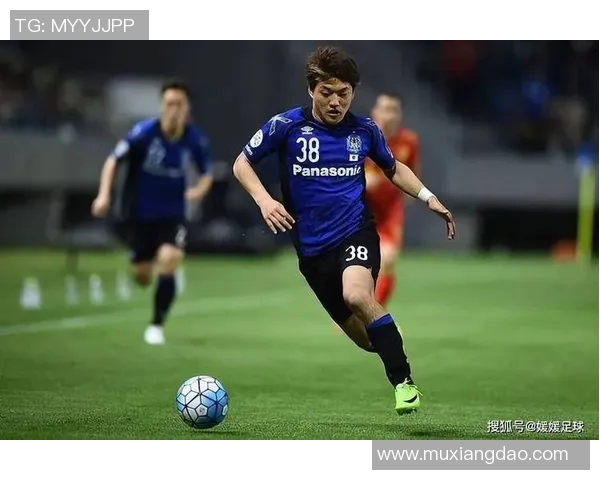 大宫松鼠与清水鼓动的激烈对决展现足球魅力与团队精神