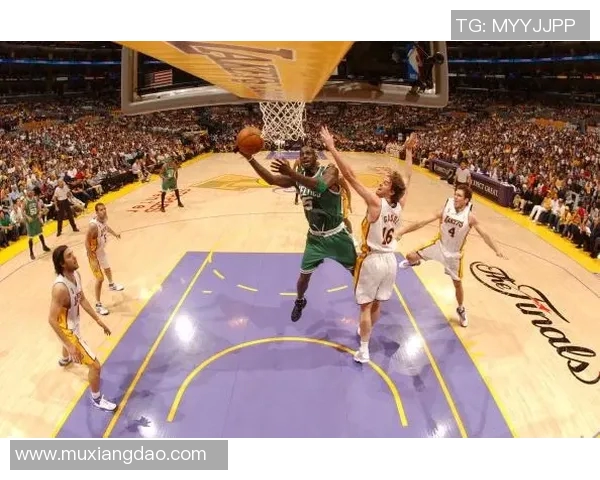 老鹰与凯尔特人激战正酣精彩直播全程回顾与分析