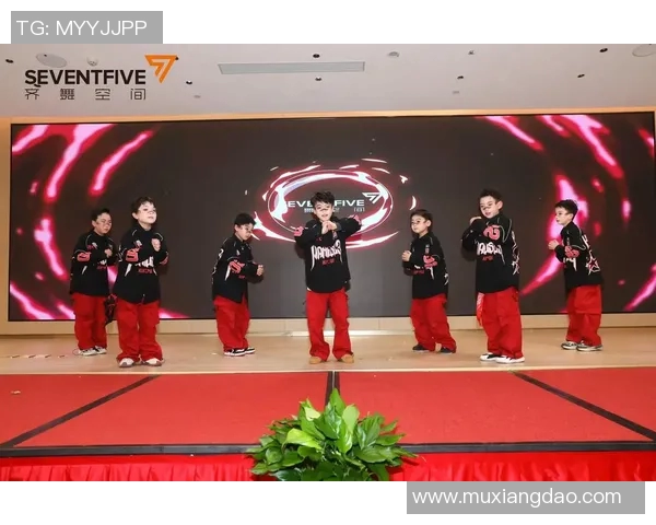 重庆街舞队中路突破的优势与挑战分析 重庆街舞队中路突破的优势与挑战分析