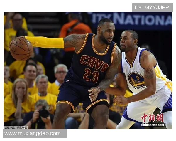 2015年NBA总决赛第四场骑士与勇士激战回顾与精彩瞬间分析