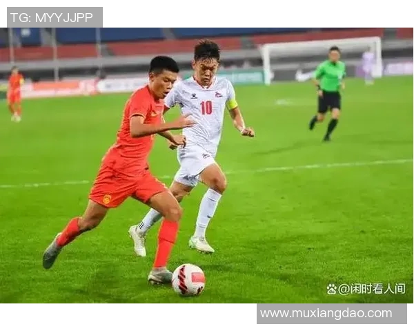 中国男足U19迎战强敌全力争胜展现青春风采与拼搏精神