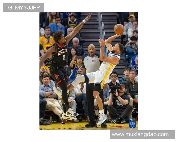 勇士火箭激战正酣NBA比赛直播精彩瞬间全程回顾